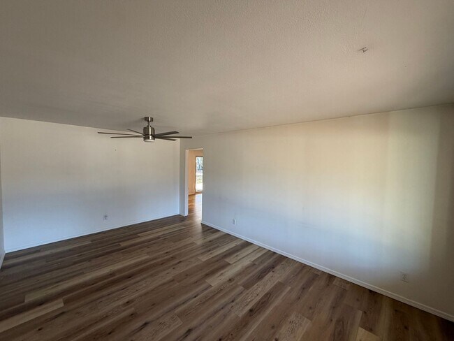 Building Photo - 2854 N Loxley Ave