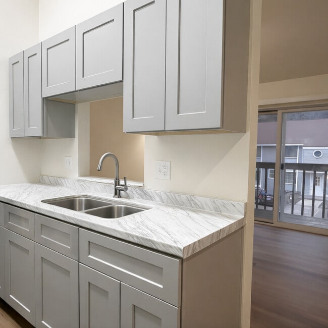 Foto del edificio - Pinebrook Corner Apartments