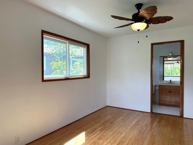 Building Photo - Kaneohe - Charming 1BR/1BA/1PK