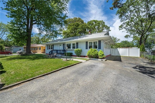 Building Photo - 462 Pinecroft Dr