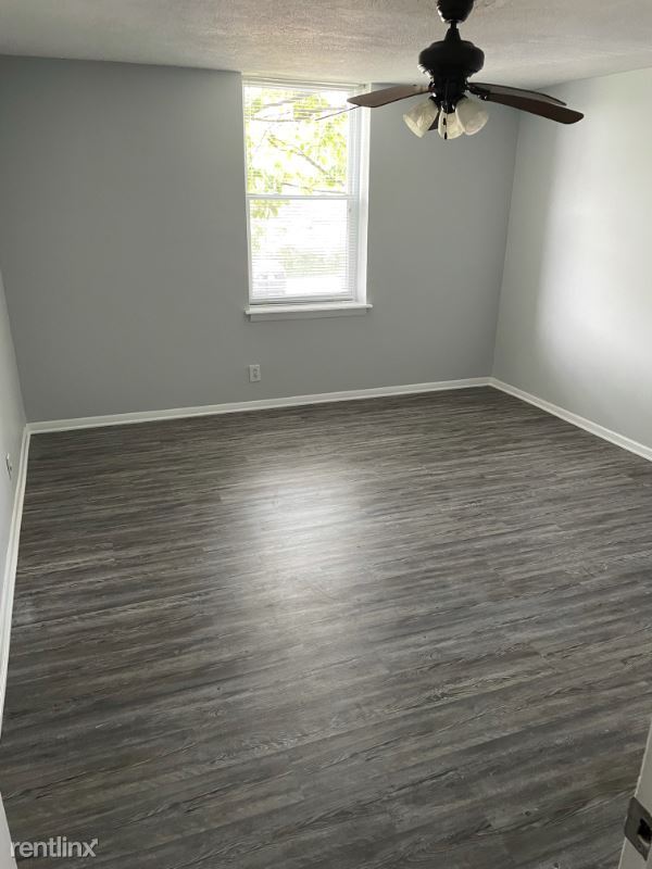 Building Photo - 2 br, 1 bath Condo - 706 Ashlawn Place