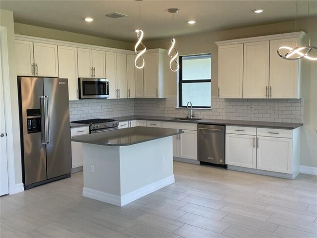 Foto del edificio - 4522 Pinehurst Trl W