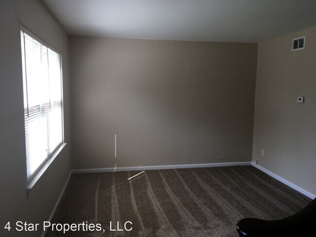 Building Photo - 2 br, 1 bath House - 1005 Pine St.