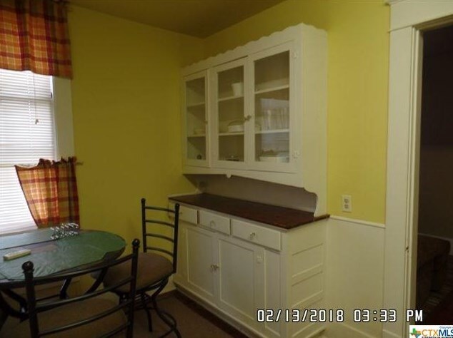 Dining area - 101 N De Leon St