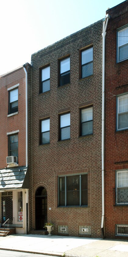 Building Photo - 1902 Pine St