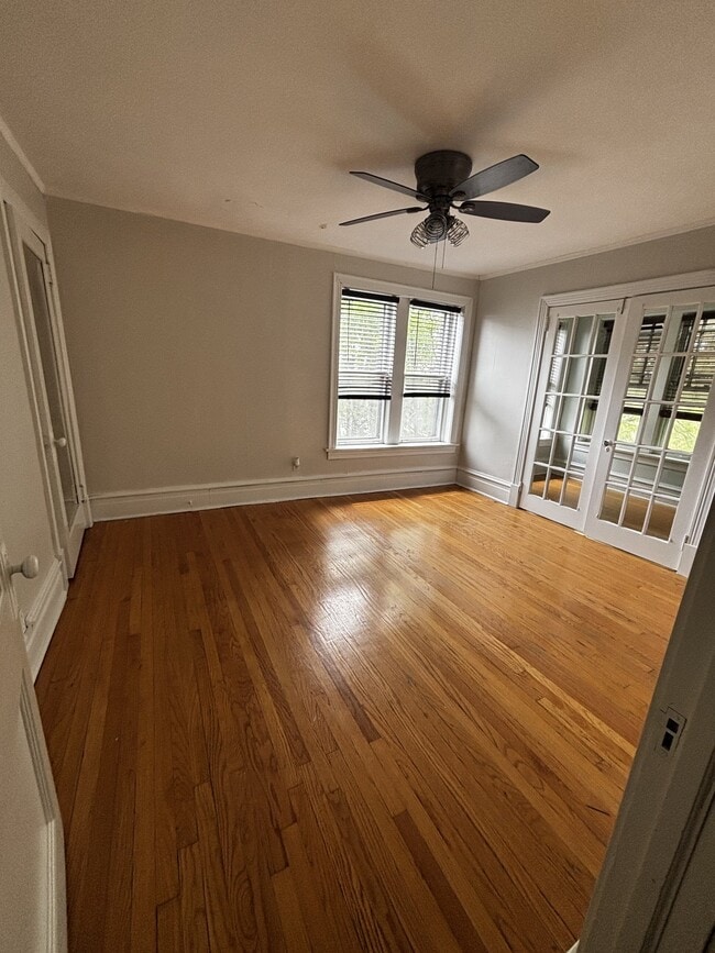 Photo - 4423 S Indiana Ave (Chicago, IL) Apartment
