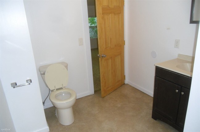 Building Photo - 165 Oak St