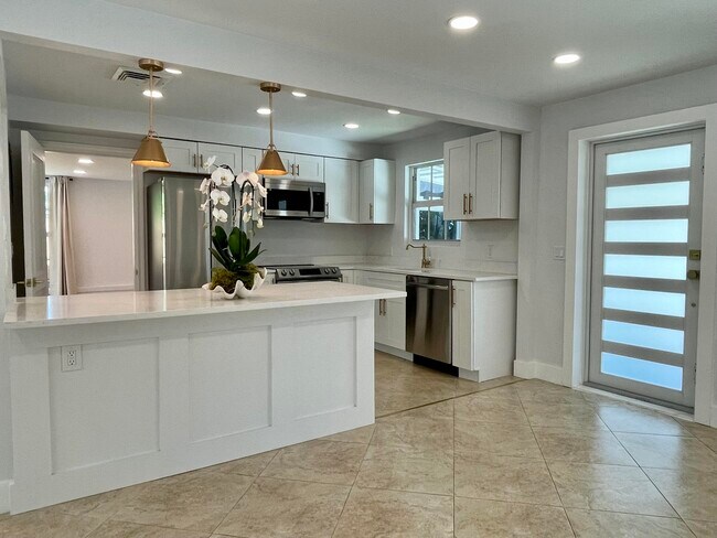 Building Photo - 360 Alhambra Pl