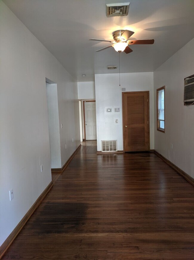 Building Photo - Cozy 2 bedroom/1 bath house in Petersburg!