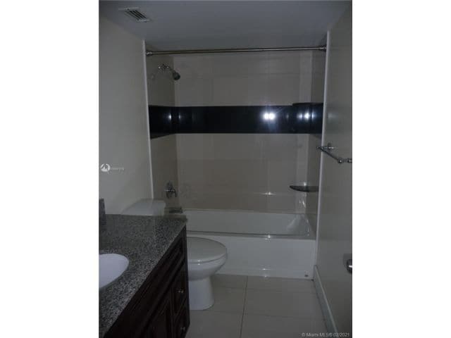 Building Photo - 2200 E Hallandale Beach Blvd