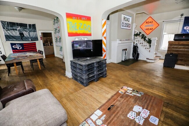 Foto del edificio - 803 E Nora Ave