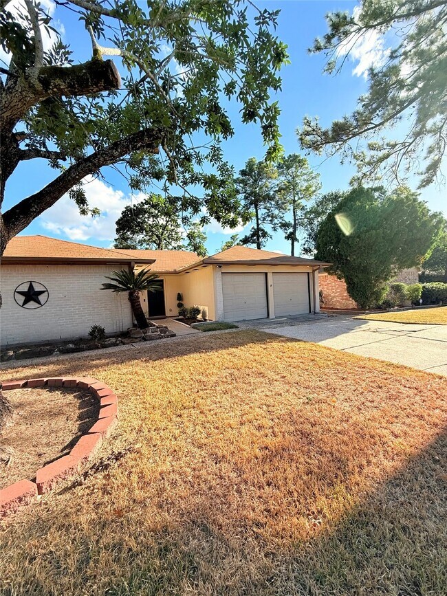 Building Photo - 5914 Bridgegate Dr