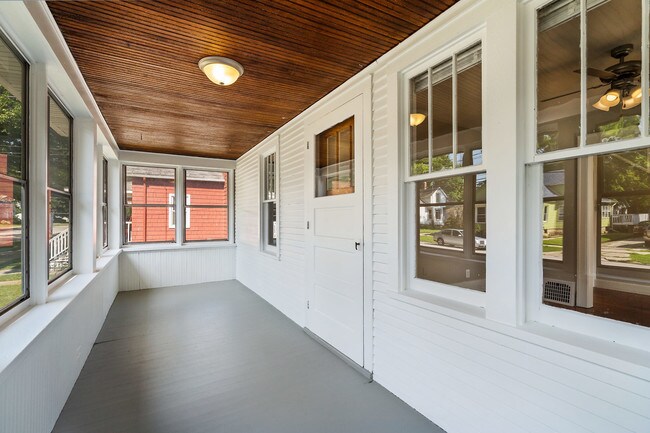 Building Photo - 517 Morton St