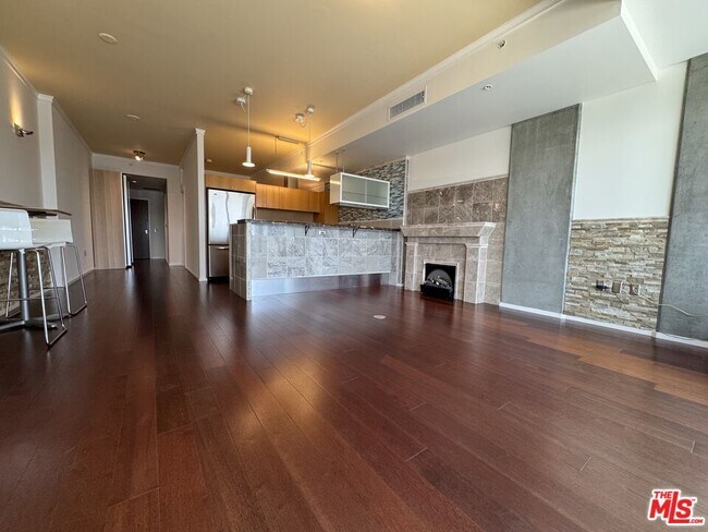 Foto del edificio - 1155 S Grand Ave