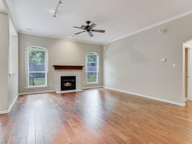 Foto del edificio - 8617 Little Laura Dr