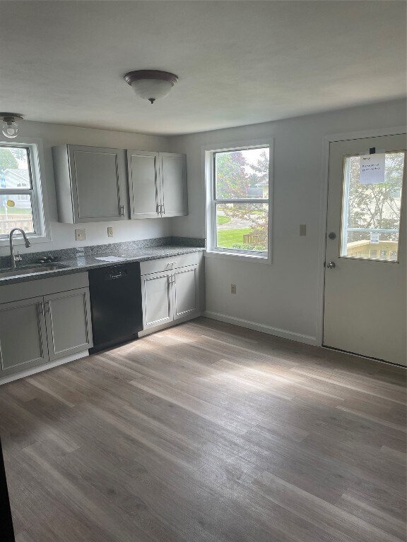 Building Photo - 834 Squires Ave