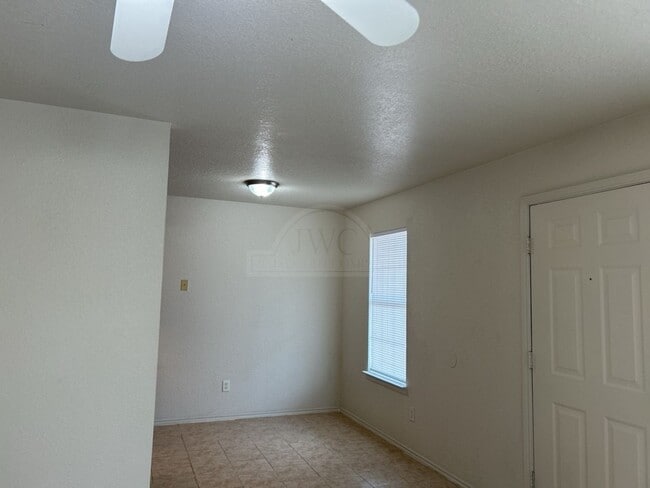Foto del edificio - 1505 Dugger Cir