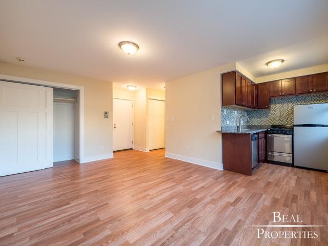 Foto del edificio - 1 bedroom in HIGHLAND PARK IL 60035