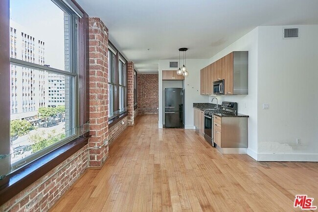 Foto del edificio - 460 S Spring St