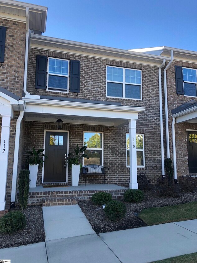 Foto principal - 110 Danvers Rd