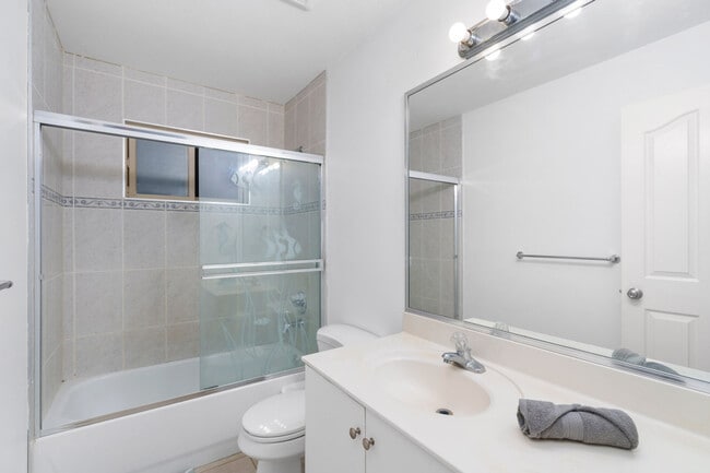 Building Photo - 6843 Fraser St