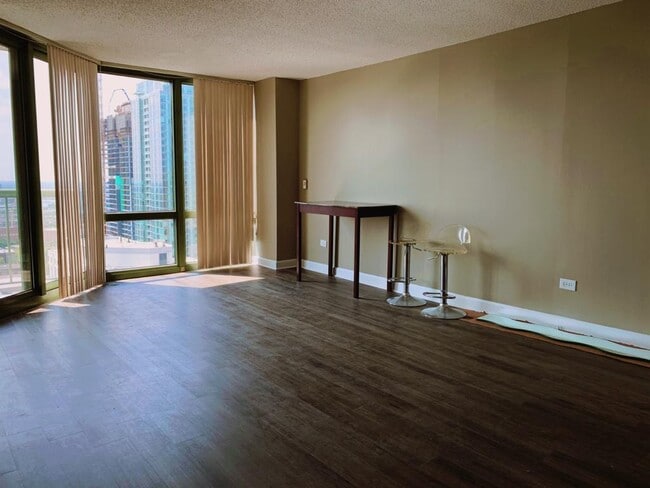 Foto del edificio - 111 W Maple St