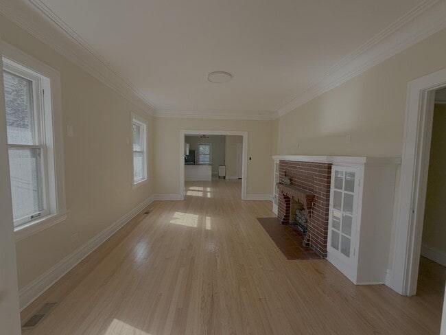 Building Photo - 32 S Monterey Ave