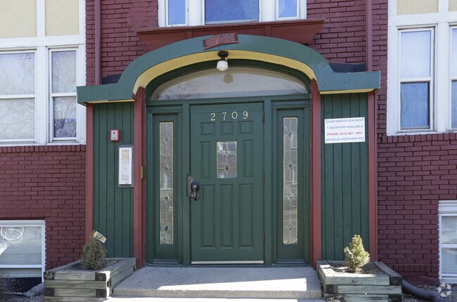 Foto del edificio - 2709 Blaisdell Ave