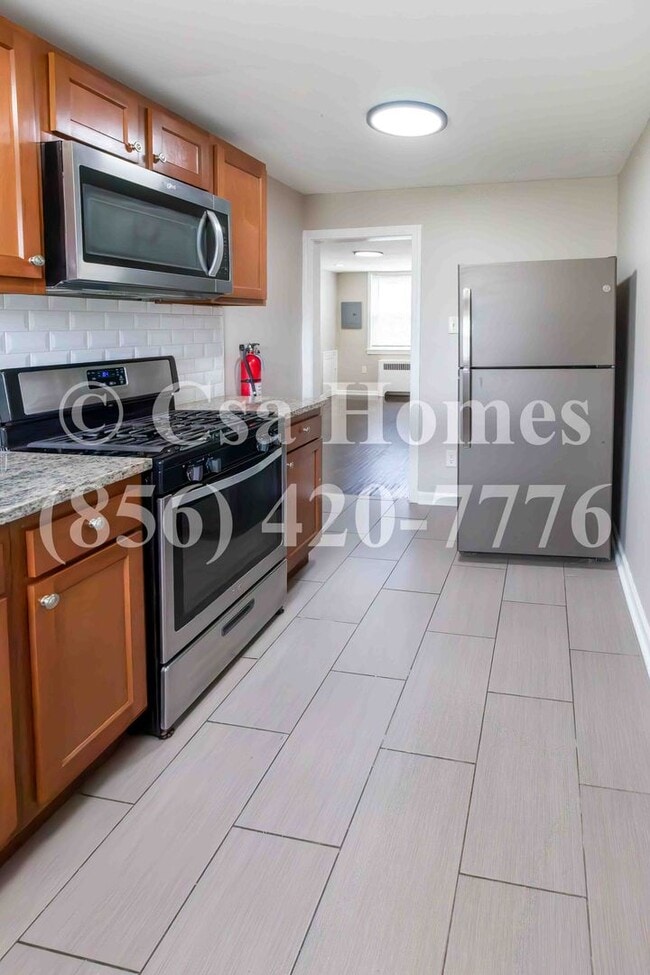 Building Photo - 1562 Bradley Ave