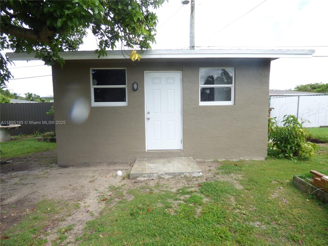 Foto principal - 19121 NE Miami Ct