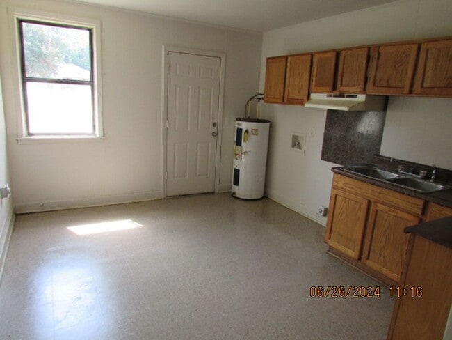 Building Photo - 17 Dixie Dr