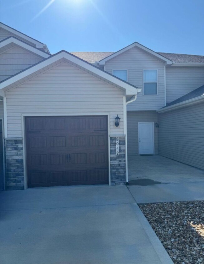 Foto principal - Coming Soon: Charming 2-Bedroom, 2.5-Bath ...