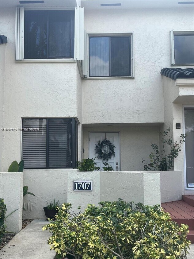 Primary Photo - 1707 NW 81st Way