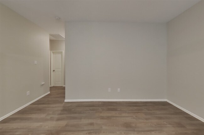 Building Photo - 210 Pine cavern dr