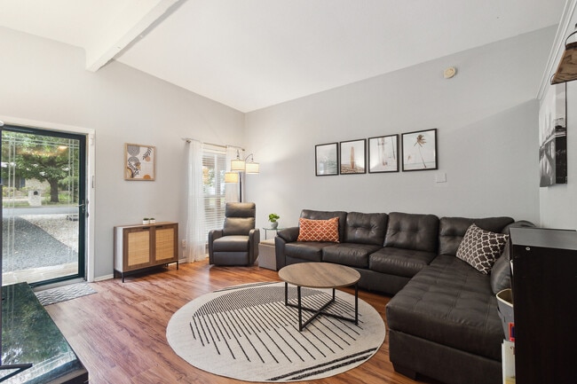 Building Photo - 3603 Fleetwood Dr