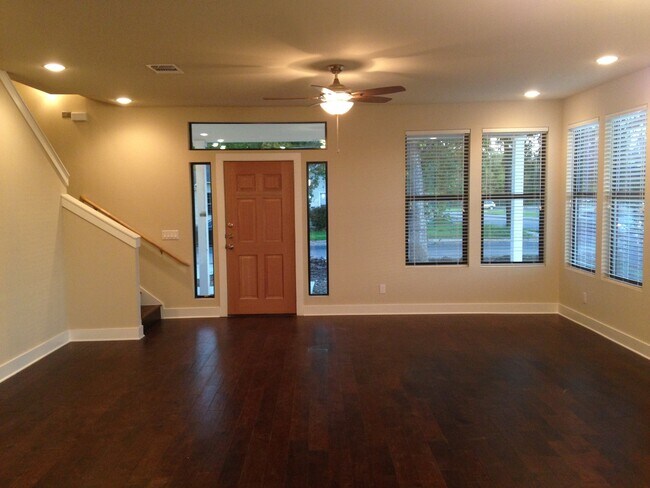 Foto del edificio - UT PRE-LEASE: 2013 Construction - 6 bed / ...