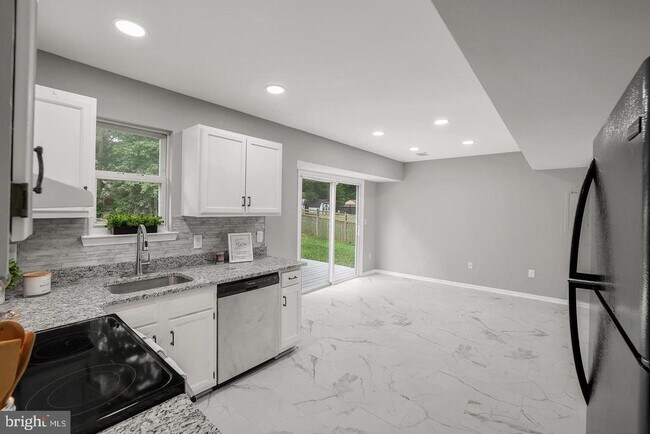 Building Photo - 12558 Santa Rosa Rd