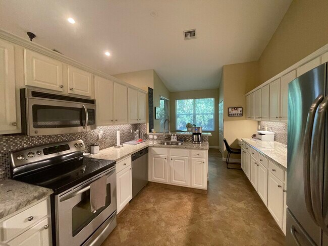 Foto del edificio - 16075 Sims Rd