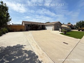 Building Photo - 975 Hemlock Ave