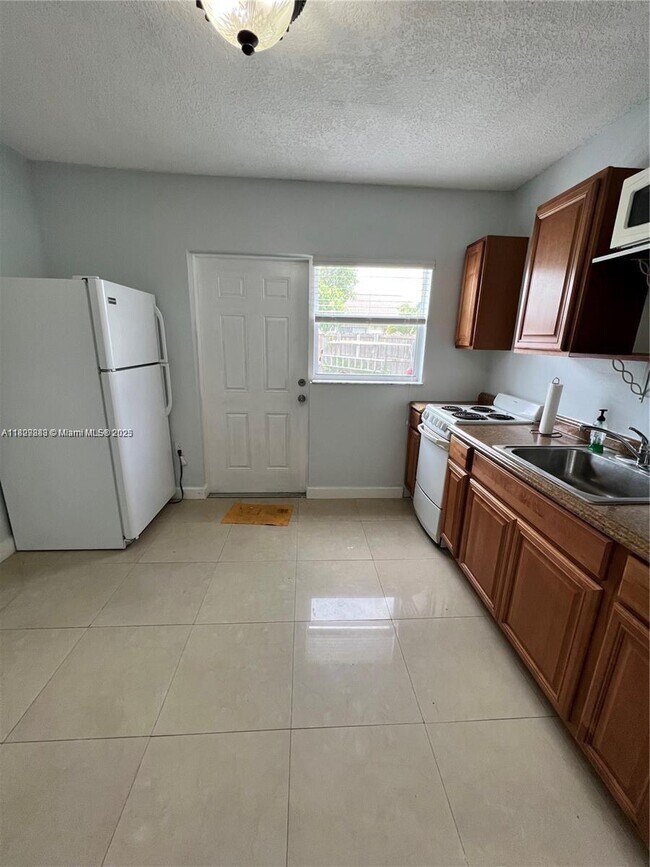 Building Photo - 11546 SW 135th Ln