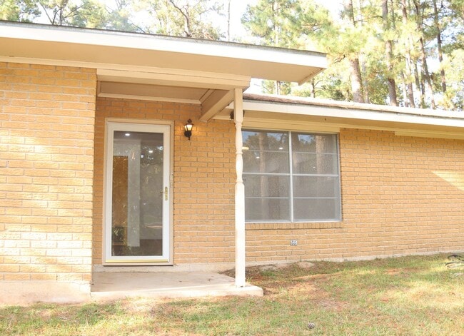Building Photo - Newly Remodeled Single-Family Home