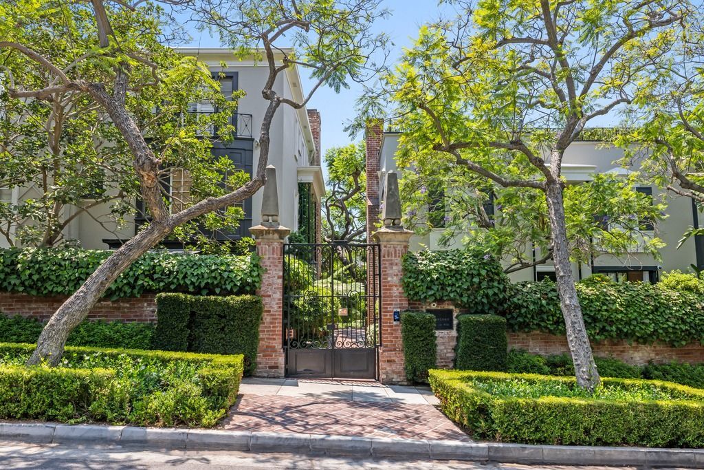 Foto principal - 8724 Shoreham Dr