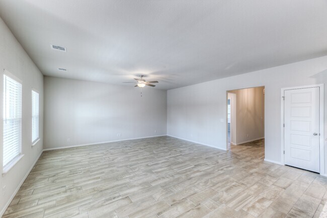 Building Photo - 7108 S Kalanchoe Ave