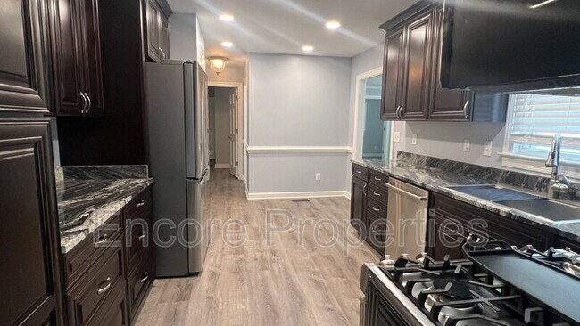 Foto del edificio - 8112 Stillbreeze Dr