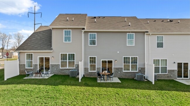 Building Photo - 572 Trinity Way