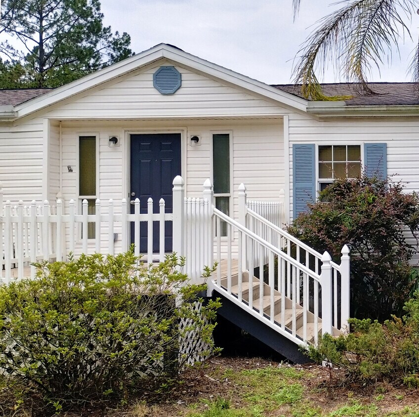 Primary Photo - 2233 Indigo Ave