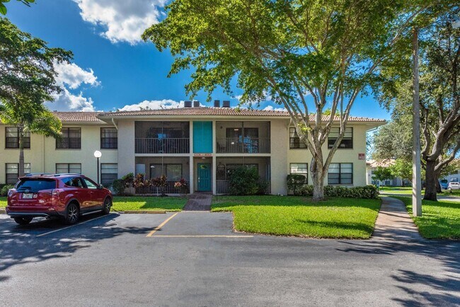 Building Photo - 9930 Pineapple Tree Dr