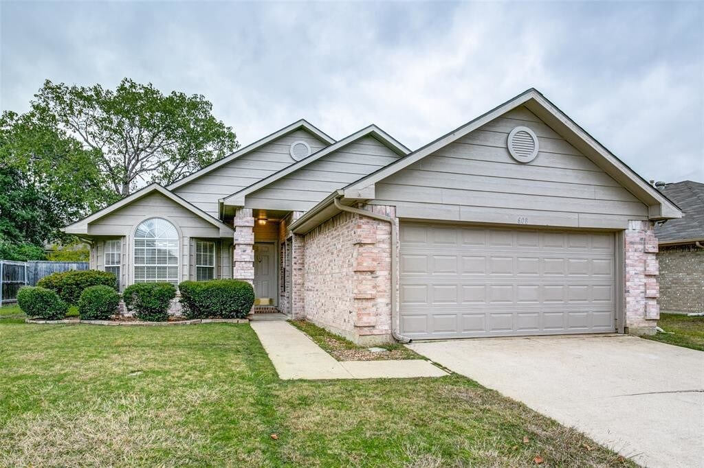 Primary Photo - 608 Teakwood Dr