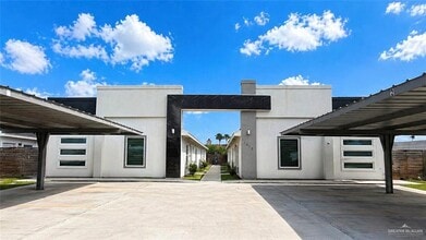 Building Photo - 14 South Dr