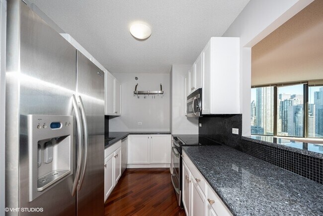 Building Photo - 400 N LaSalle Dr